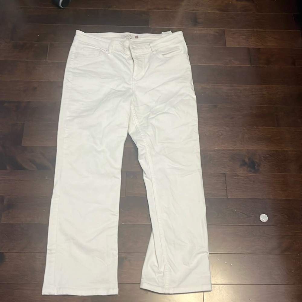 shorter white jeans, reaches ankle for a 4’11 person